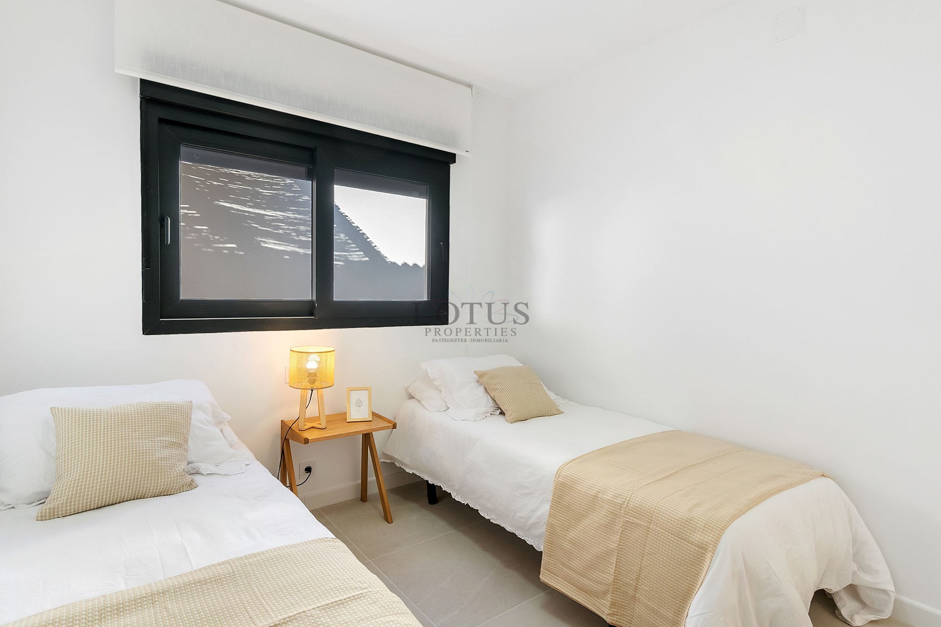 NEWLY RENOVATED SEMI-DETACHED VILLA WITH PRIVATE POOL IN THE NATURAL BEAUTY OF EL CHAPARRAL - Lotus Properties