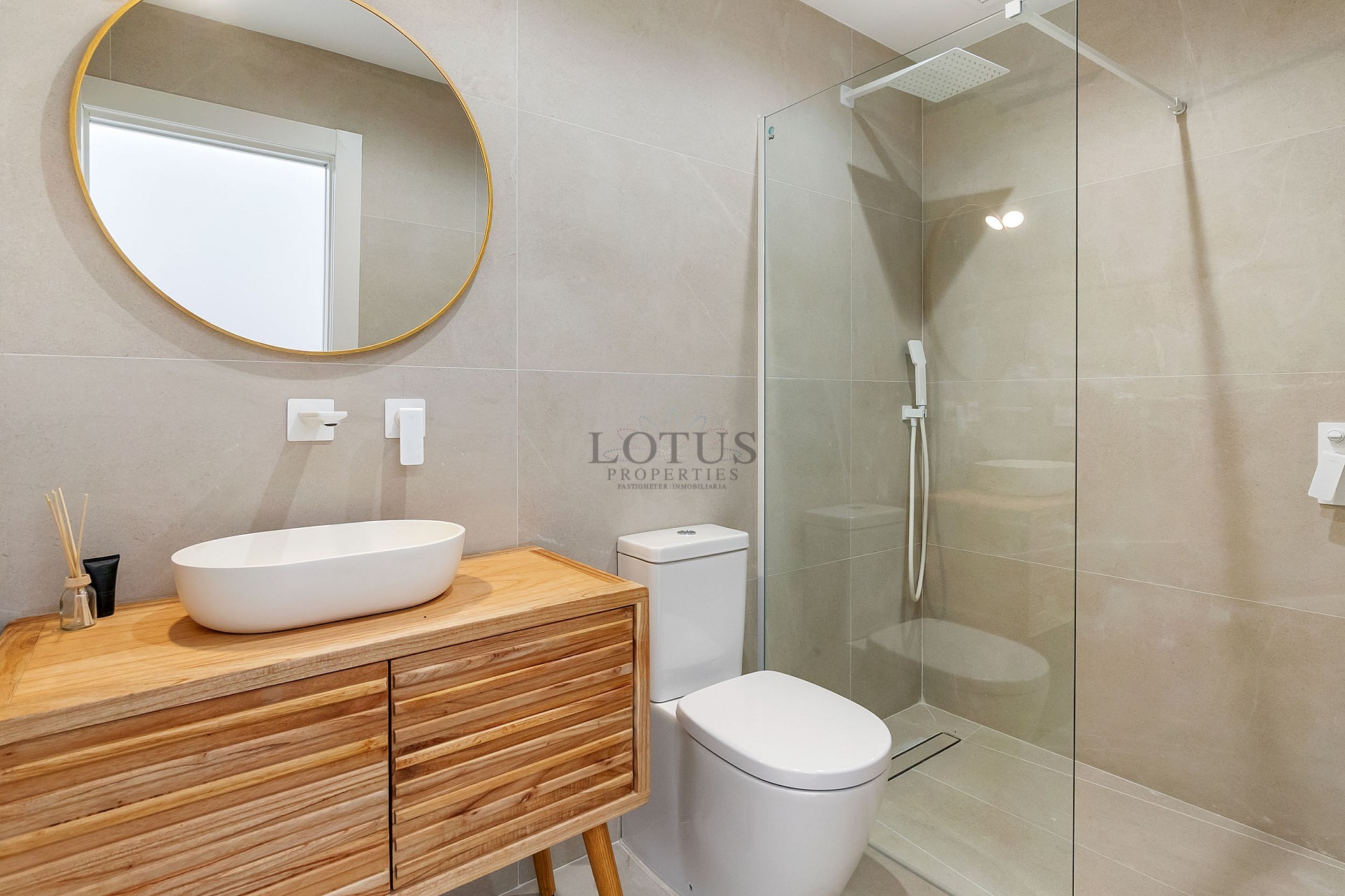 NEWLY RENOVATED SEMI-DETACHED VILLA WITH PRIVATE POOL IN THE NATURAL BEAUTY OF EL CHAPARRAL - Lotus Properties