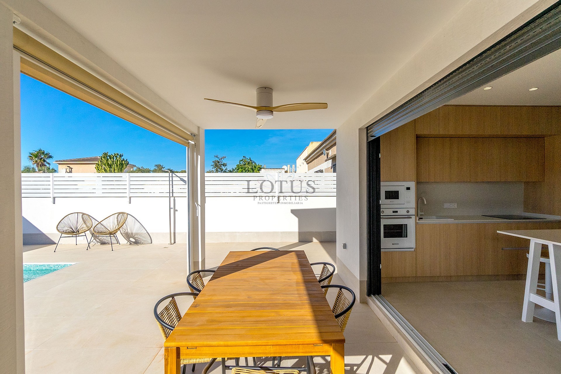 NEWLY RENOVATED SEMI-DETACHED VILLA WITH PRIVATE POOL IN THE NATURAL BEAUTY OF EL CHAPARRAL - Lotus Properties