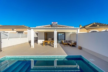 NEWLY RENOVATED SEMI-DETACHED VILLA WITH PRIVATE POOL IN THE NATURAL BEAUTY OF EL CHAPARRAL - Lotus Properties