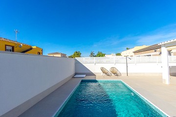 NEWLY RENOVATED SEMI-DETACHED VILLA WITH PRIVATE POOL IN THE NATURAL BEAUTY OF EL CHAPARRAL - Lotus Properties
