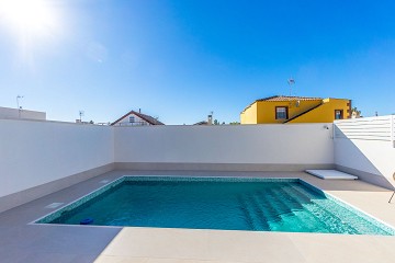 NEWLY RENOVATED SEMI-DETACHED VILLA WITH PRIVATE POOL IN THE NATURAL BEAUTY OF EL CHAPARRAL - Lotus Properties