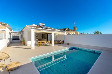 NEWLY RENOVATED SEMI-DETACHED VILLA WITH PRIVATE POOL IN THE NATURAL BEAUTY OF EL CHAPARRAL - Lotus Properties