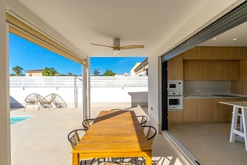 NEWLY RENOVATED SEMI-DETACHED VILLA WITH PRIVATE POOL IN THE NATURAL BEAUTY OF EL CHAPARRAL - Lotus Properties