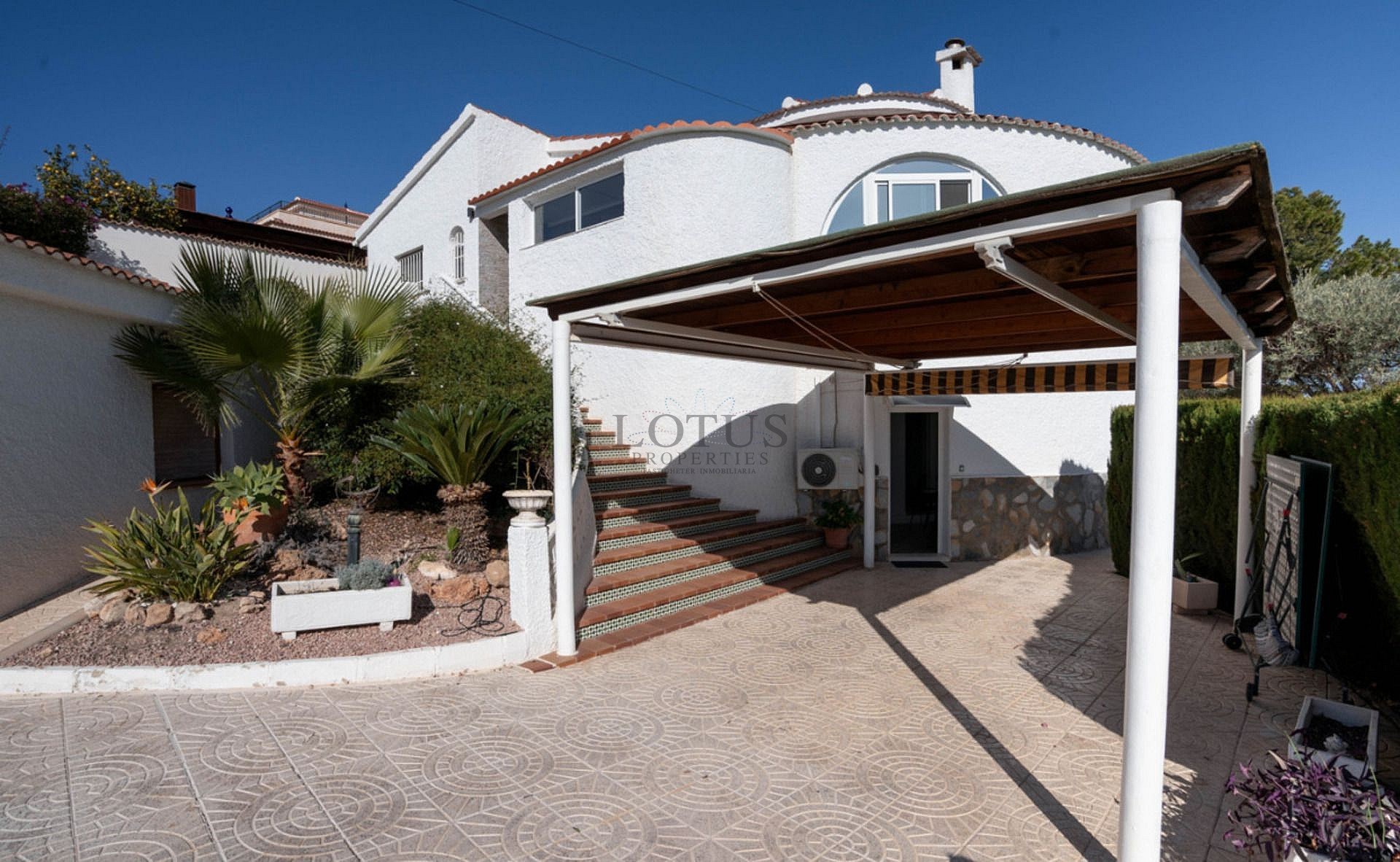 Renovated villa with 5 bedrooms and 3 bathrooms with guest apartment in beautiful Ciudad Quesada with tourist license - Lotus Properties