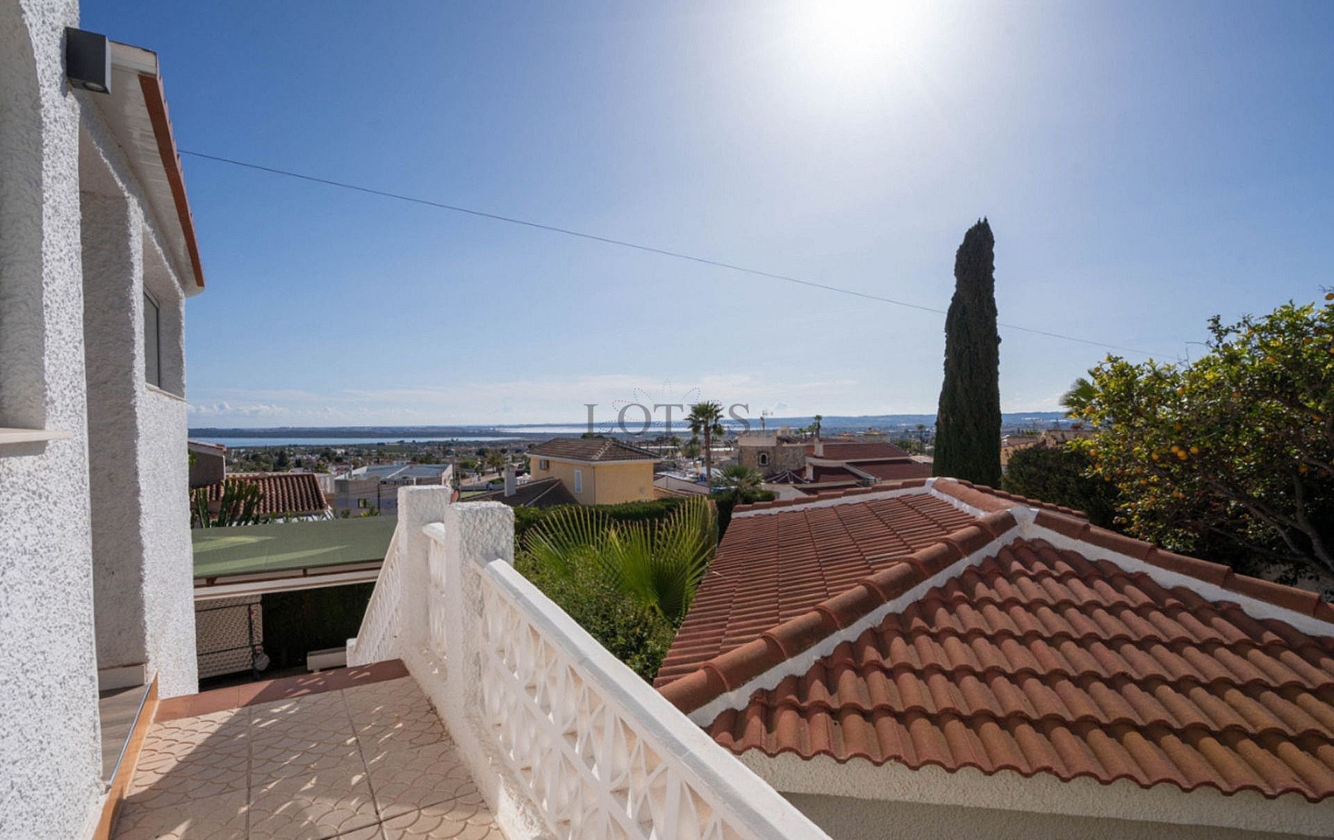 Renovated villa with 5 bedrooms and 3 bathrooms with guest apartment in beautiful Ciudad Quesada with tourist license - Lotus Properties