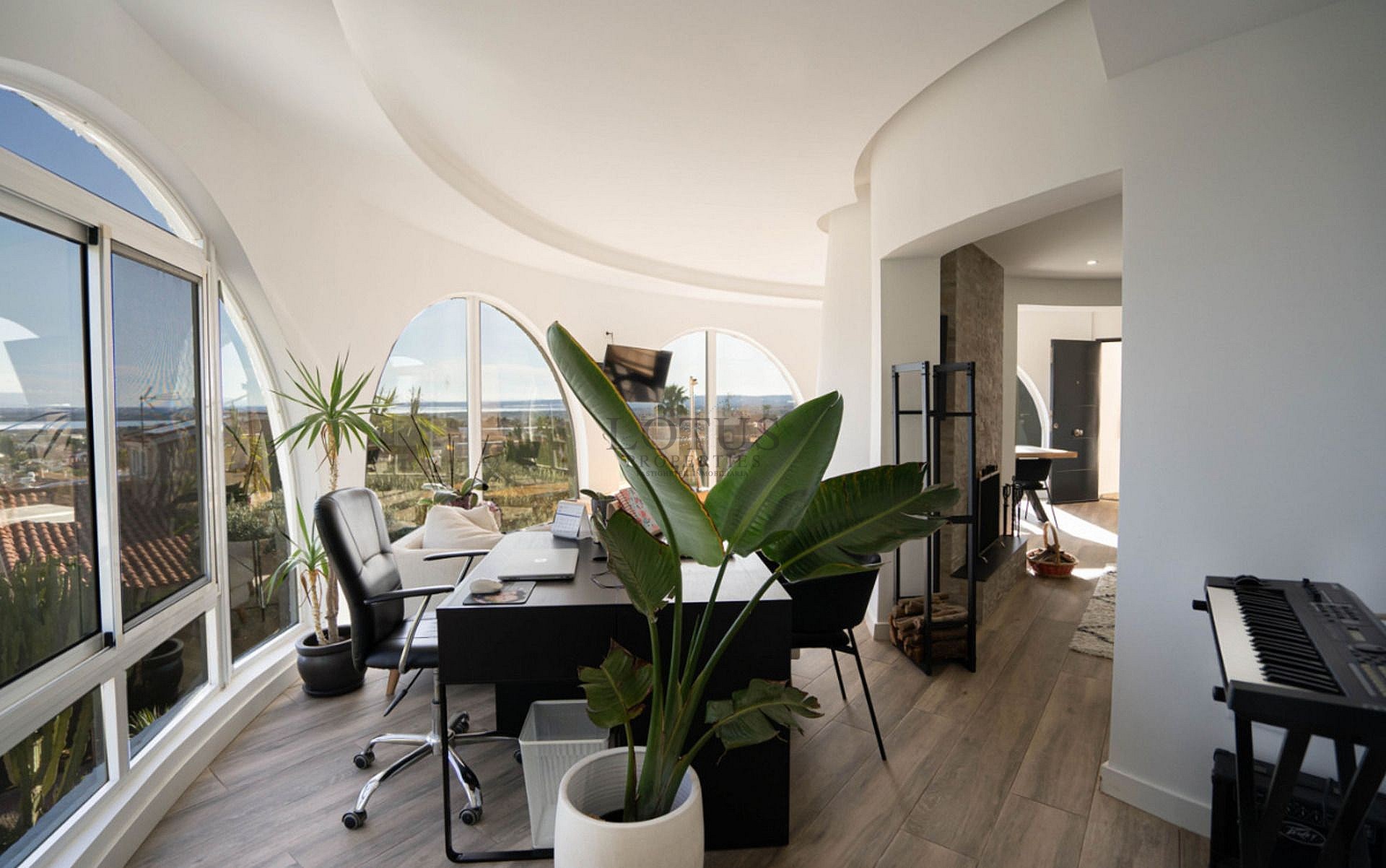 Renovated villa with 5 bedrooms and 3 bathrooms with guest apartment in beautiful Ciudad Quesada with tourist license - Lotus Properties