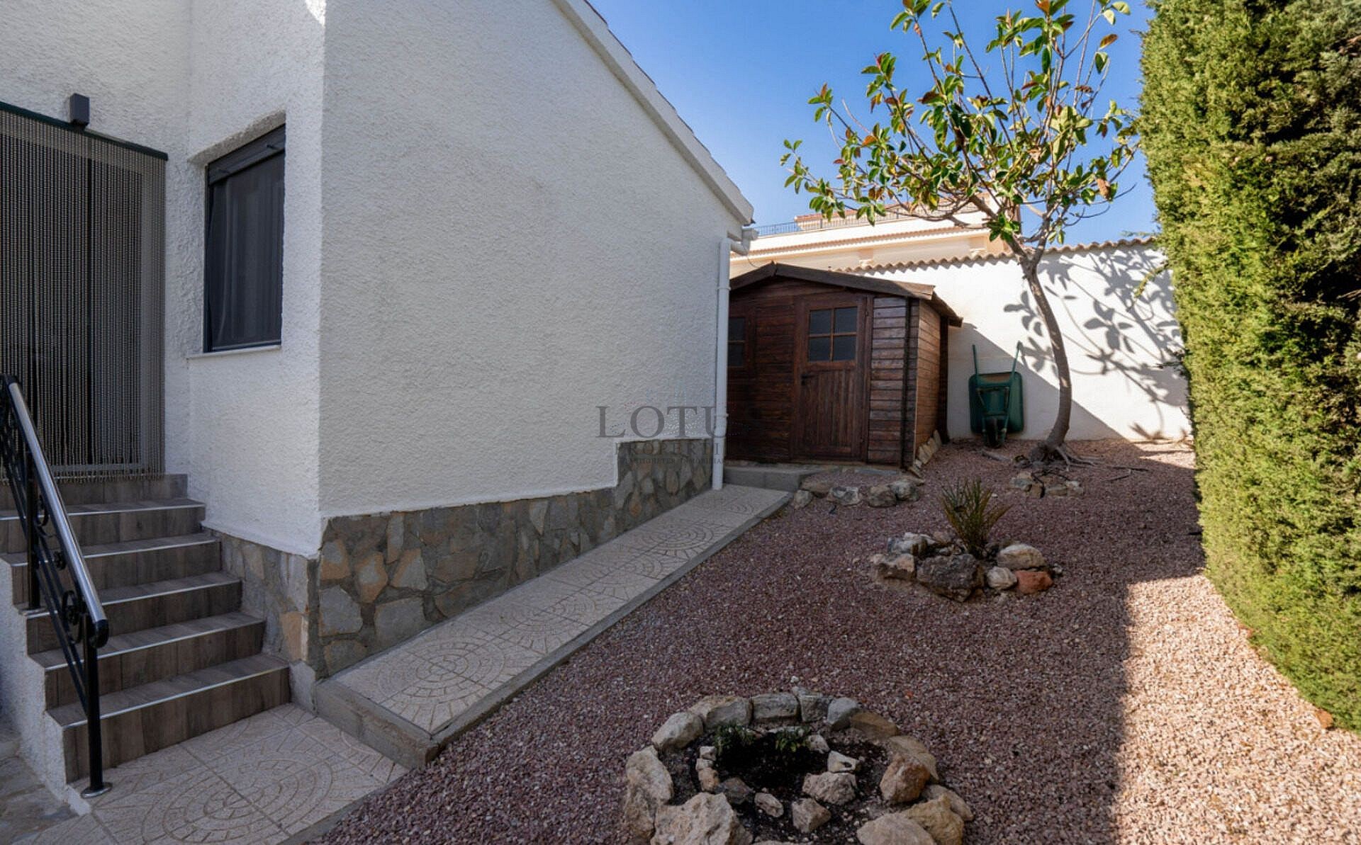 Renovated villa with 5 bedrooms and 3 bathrooms with guest apartment in beautiful Ciudad Quesada with tourist license - Lotus Properties