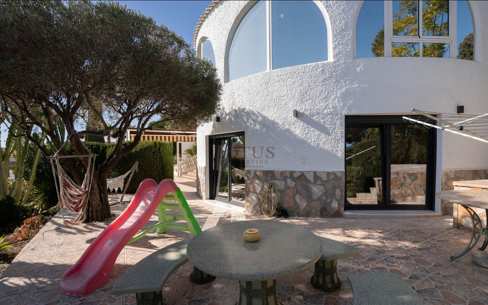 Renovated villa with 5 bedrooms and 3 bathrooms with guest apartment in beautiful Ciudad Quesada with tourist license - Lotus Properties