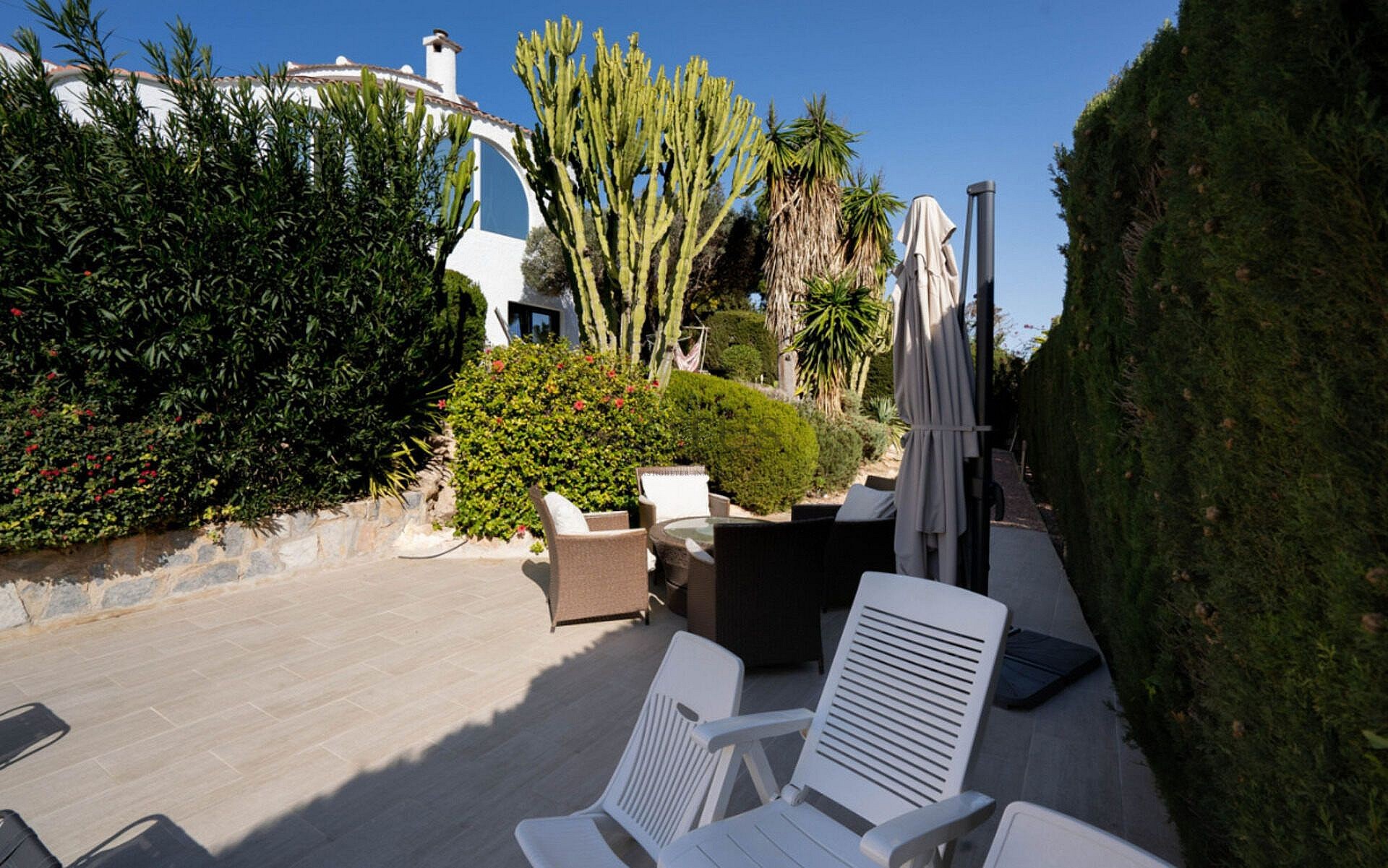 Renovated villa with 5 bedrooms and 3 bathrooms with guest apartment in beautiful Ciudad Quesada with tourist license - Lotus Properties