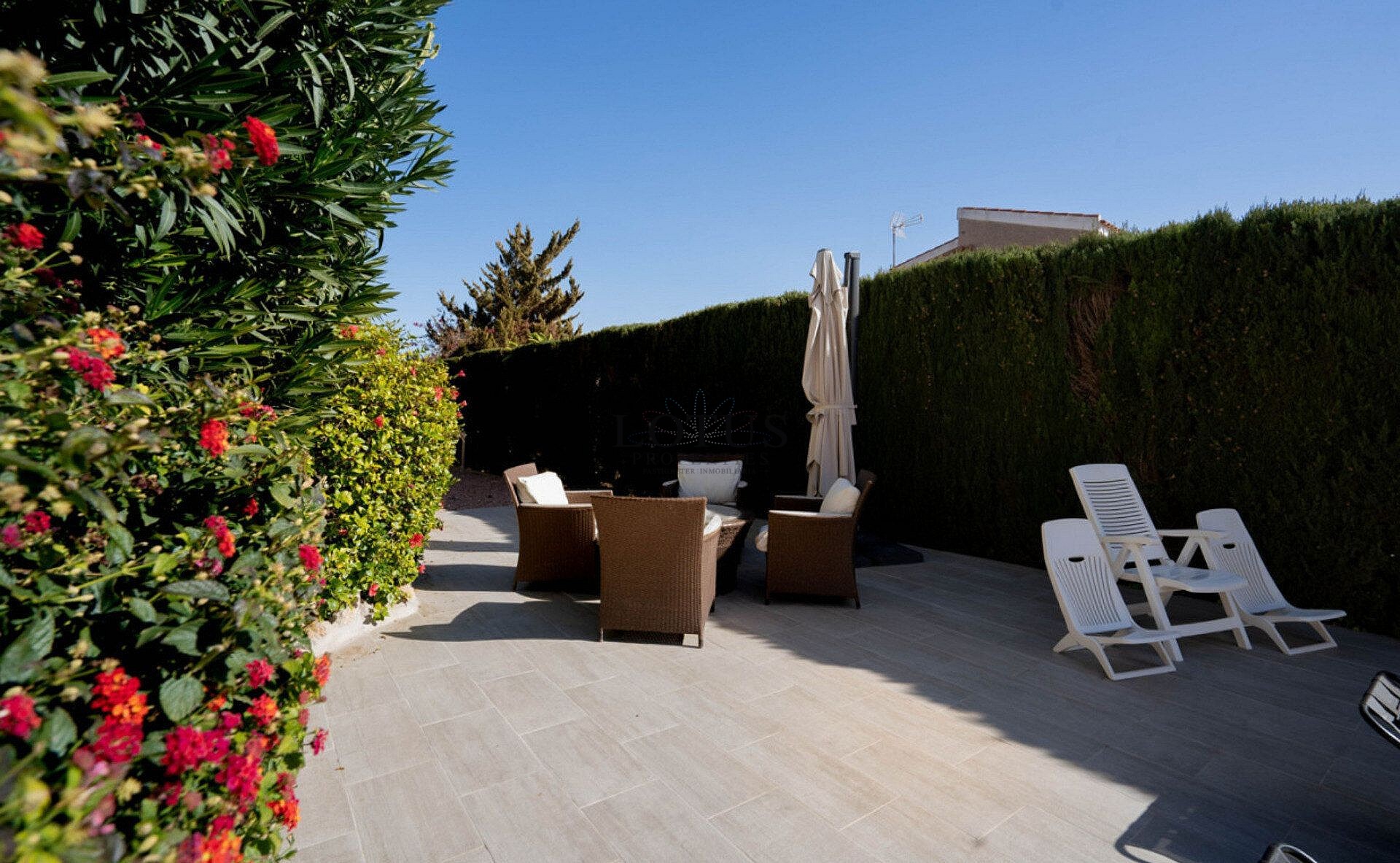 Renovated villa with 5 bedrooms and 3 bathrooms with guest apartment in beautiful Ciudad Quesada with tourist license - Lotus Properties