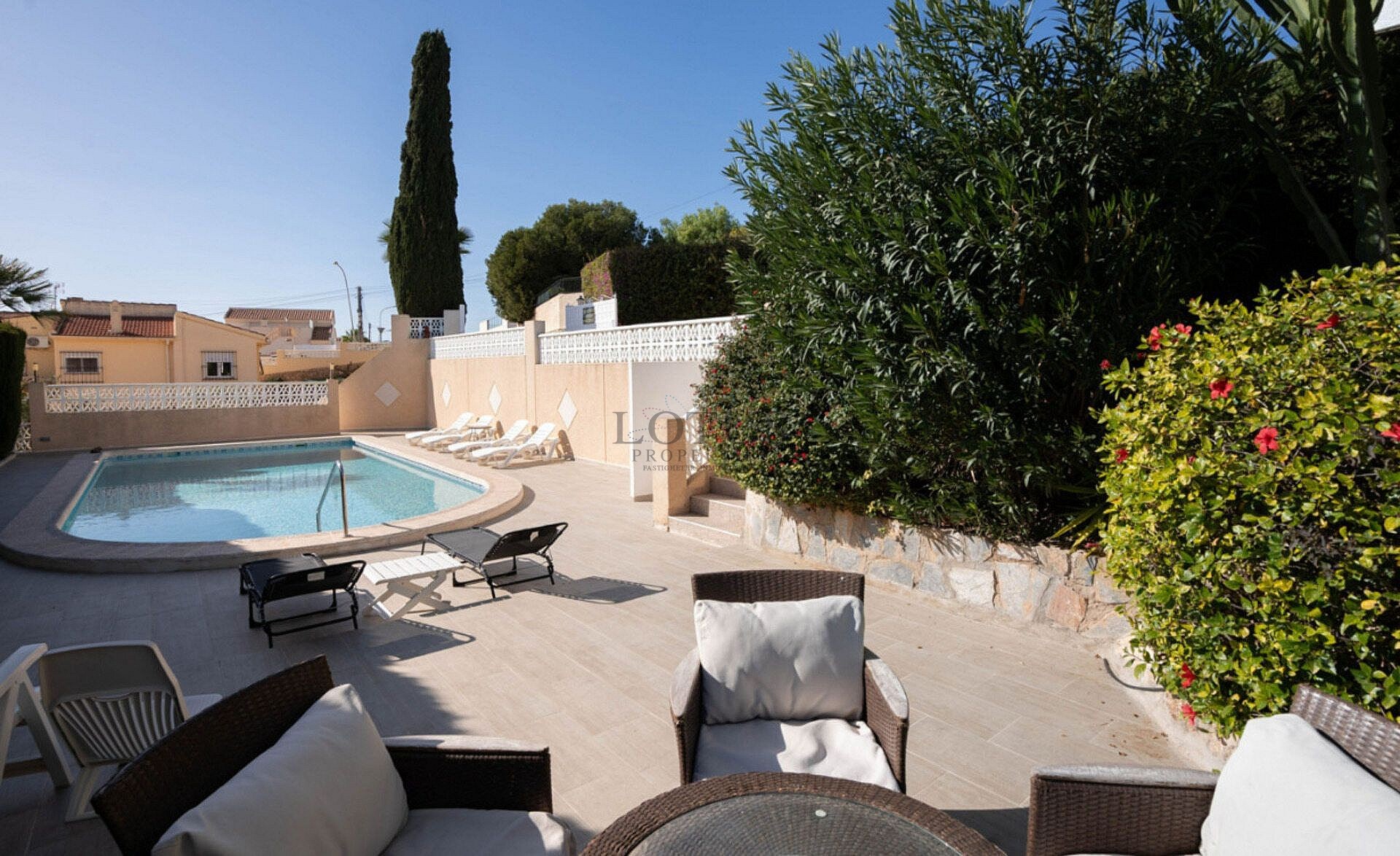 Renovated villa with 5 bedrooms and 3 bathrooms with guest apartment in beautiful Ciudad Quesada with tourist license - Lotus Properties