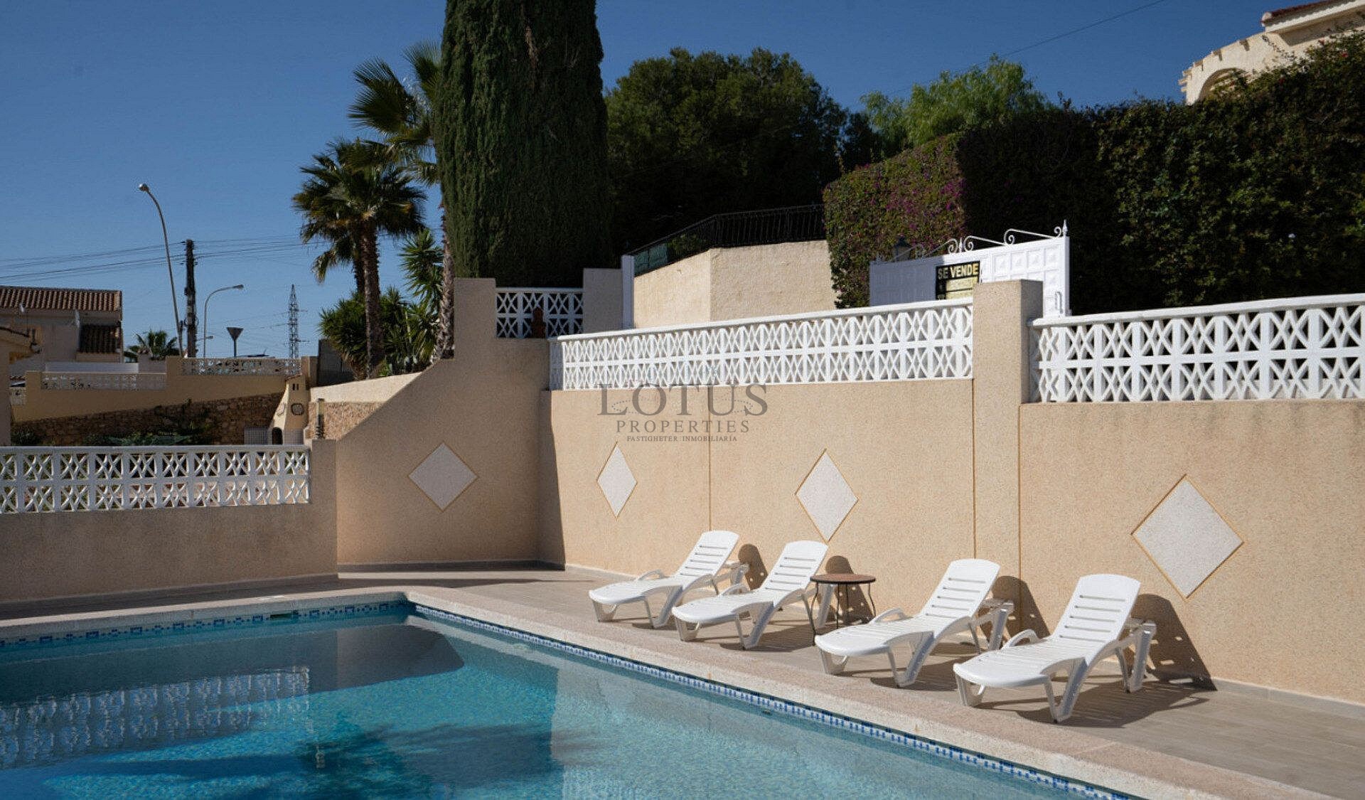 Renovated villa with 5 bedrooms and 3 bathrooms with guest apartment in beautiful Ciudad Quesada with tourist license - Lotus Properties