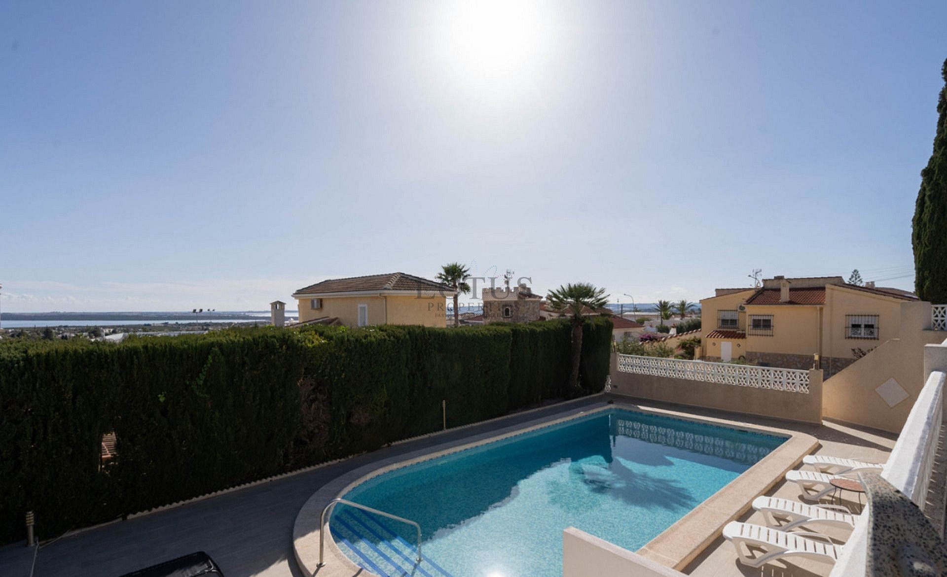 Renovated villa with 5 bedrooms and 3 bathrooms with guest apartment in beautiful Ciudad Quesada with tourist license - Lotus Properties