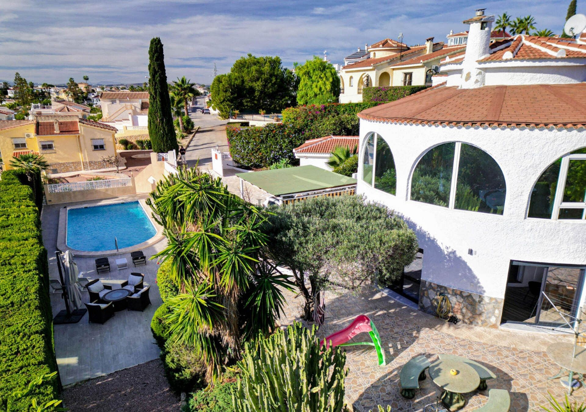 Renovated villa with 5 bedrooms and 3 bathrooms with guest apartment in beautiful Ciudad Quesada with tourist license - Lotus Properties