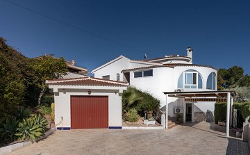 Renovated villa with 5 bedrooms and 3 bathrooms with guest apartment in beautiful Ciudad Quesada with tourist license - Lotus Properties