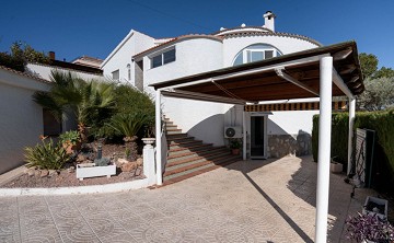 Renovated villa with 5 bedrooms and 3 bathrooms with guest apartment in beautiful Ciudad Quesada with tourist license - Lotus Properties