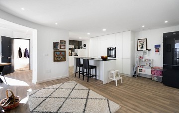 Renovated villa with 5 bedrooms and 3 bathrooms with guest apartment in beautiful Ciudad Quesada with tourist license - Lotus Properties