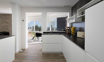 Renovated villa with 5 bedrooms and 3 bathrooms with guest apartment in beautiful Ciudad Quesada with tourist license - Lotus Properties