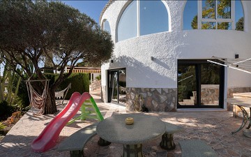 Renovated villa with 5 bedrooms and 3 bathrooms with guest apartment in beautiful Ciudad Quesada with tourist license - Lotus Properties