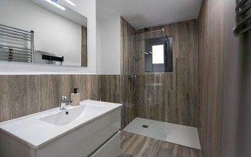 Renovated villa with 5 bedrooms and 3 bathrooms with guest apartment in beautiful Ciudad Quesada with tourist license - Lotus Properties