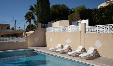 Renovated villa with 5 bedrooms and 3 bathrooms with guest apartment in beautiful Ciudad Quesada with tourist license - Lotus Properties