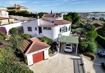 Renovated villa with 5 bedrooms and 3 bathrooms with guest apartment in beautiful Ciudad Quesada with tourist license - Lotus Properties