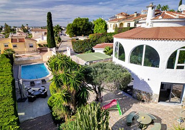 Renovated villa with 5 bedrooms and 3 bathrooms with guest apartment in beautiful Ciudad Quesada with tourist license - Lotus Properties