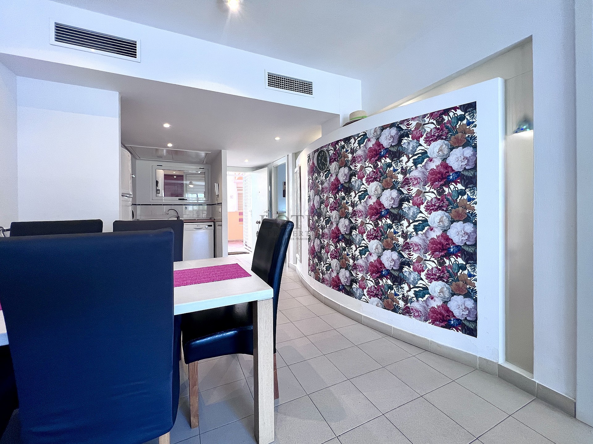 Fantastic opportunity less than 1 km from the Mediterranean Sea! - Lotus Properties