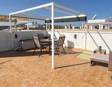 Rymlig lägenhet med 2 sovrum på översta våningen, privat solarium och förråd i Algorfa - Lotus Properties