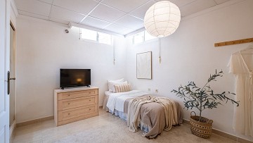 Fantastiskt fin markplan med inredd källare endast 500 meter till Playa Los Locos! - Lotus Properties