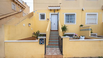 Fantastiskt fin markplan med inredd källare endast 500 meter till Playa Los Locos! - Lotus Properties