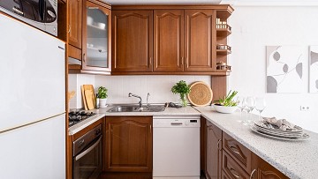 Fantastiskt fin markplan med inredd källare endast 500 meter till Playa Los Locos! - Lotus Properties