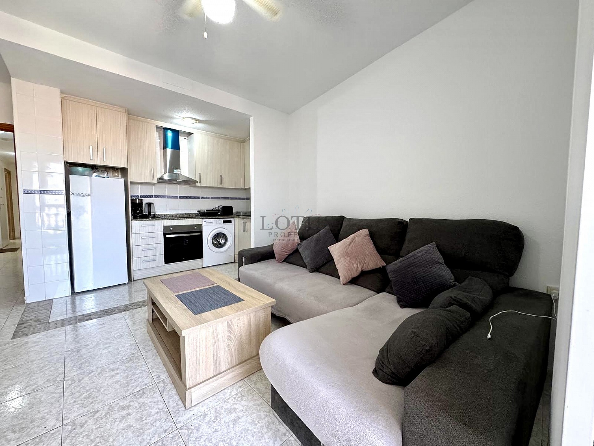 3-RUMSLÄGENHET 450 METER FRÅN PLAYA DEL CURA. - Lotus Properties