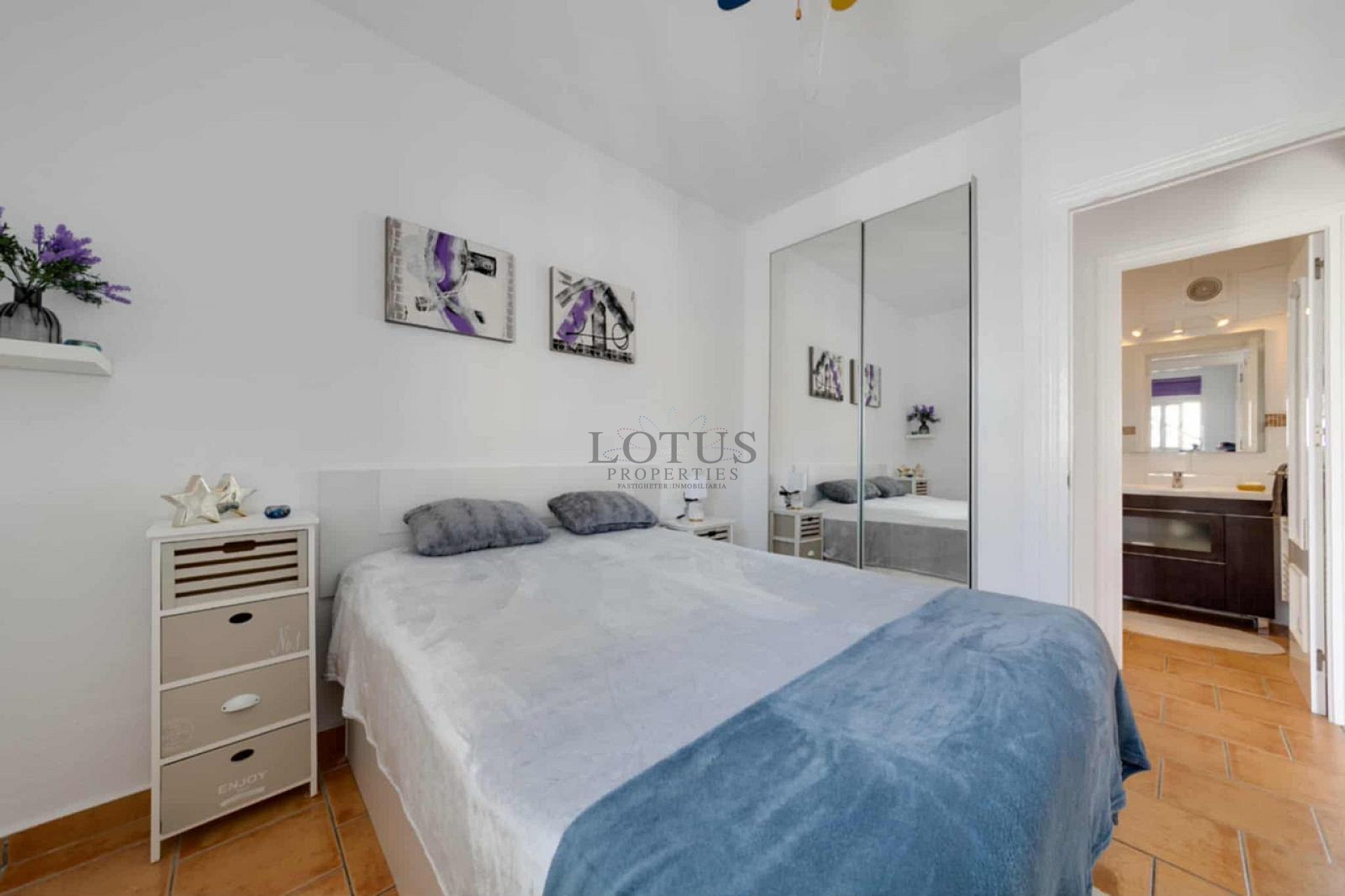 Charmigt hörnradhus med fantastisk takterrass och havsutsikt i Villamartin - Lotus Properties