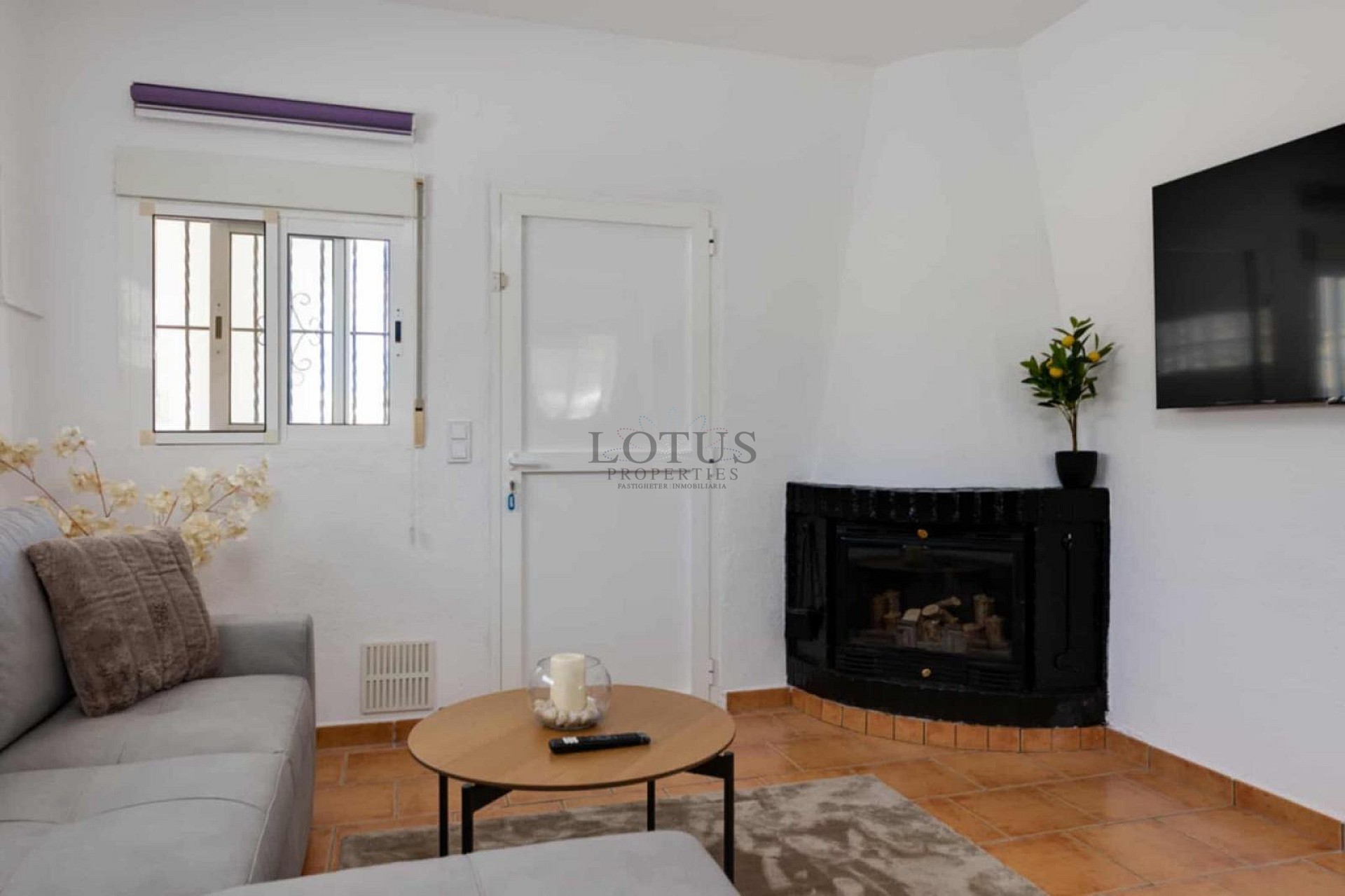 Charmigt hörnradhus med fantastisk takterrass och havsutsikt i Villamartin - Lotus Properties