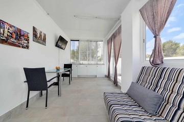 Charmigt hörnradhus med fantastisk takterrass och havsutsikt i Villamartin - Lotus Properties