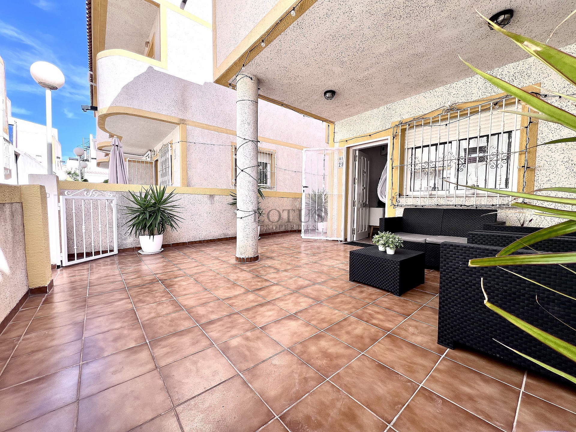 Fantastisk hörnlägenhet i Los Altos - Lotus Properties