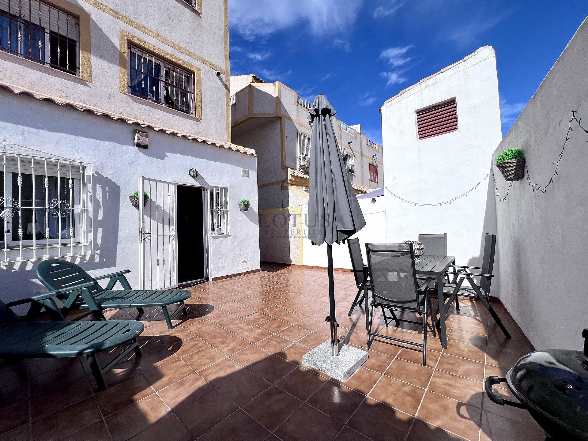 Fantastisk hörnlägenhet i Los Altos - Lotus Properties