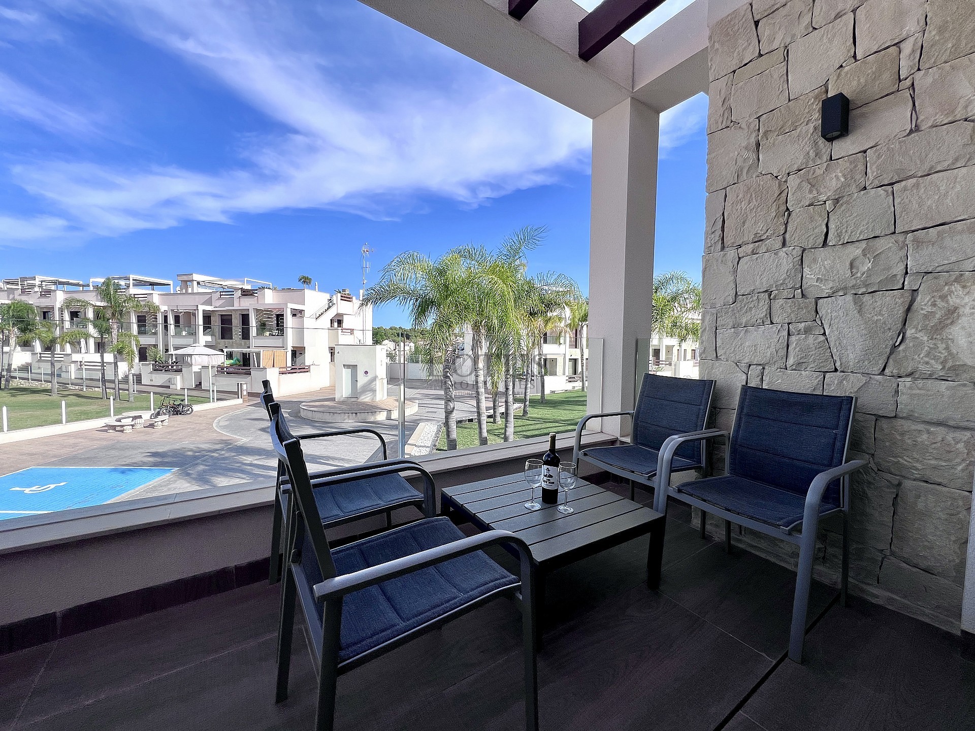 Exklusiv hörn tak-bungalow med 3 sovrum i Los Balcones - Lotus Properties