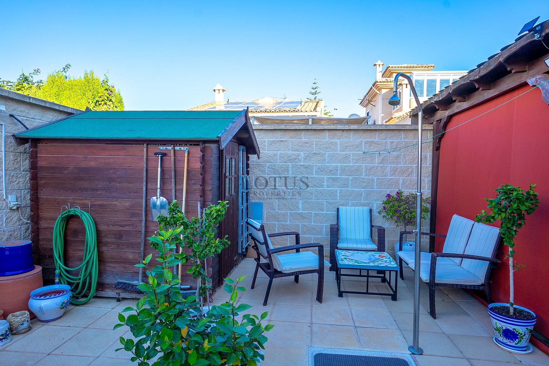 Charmig och välskött villa med 3 sovrum och uppvärmd saltvattenpool - Lotus Properties