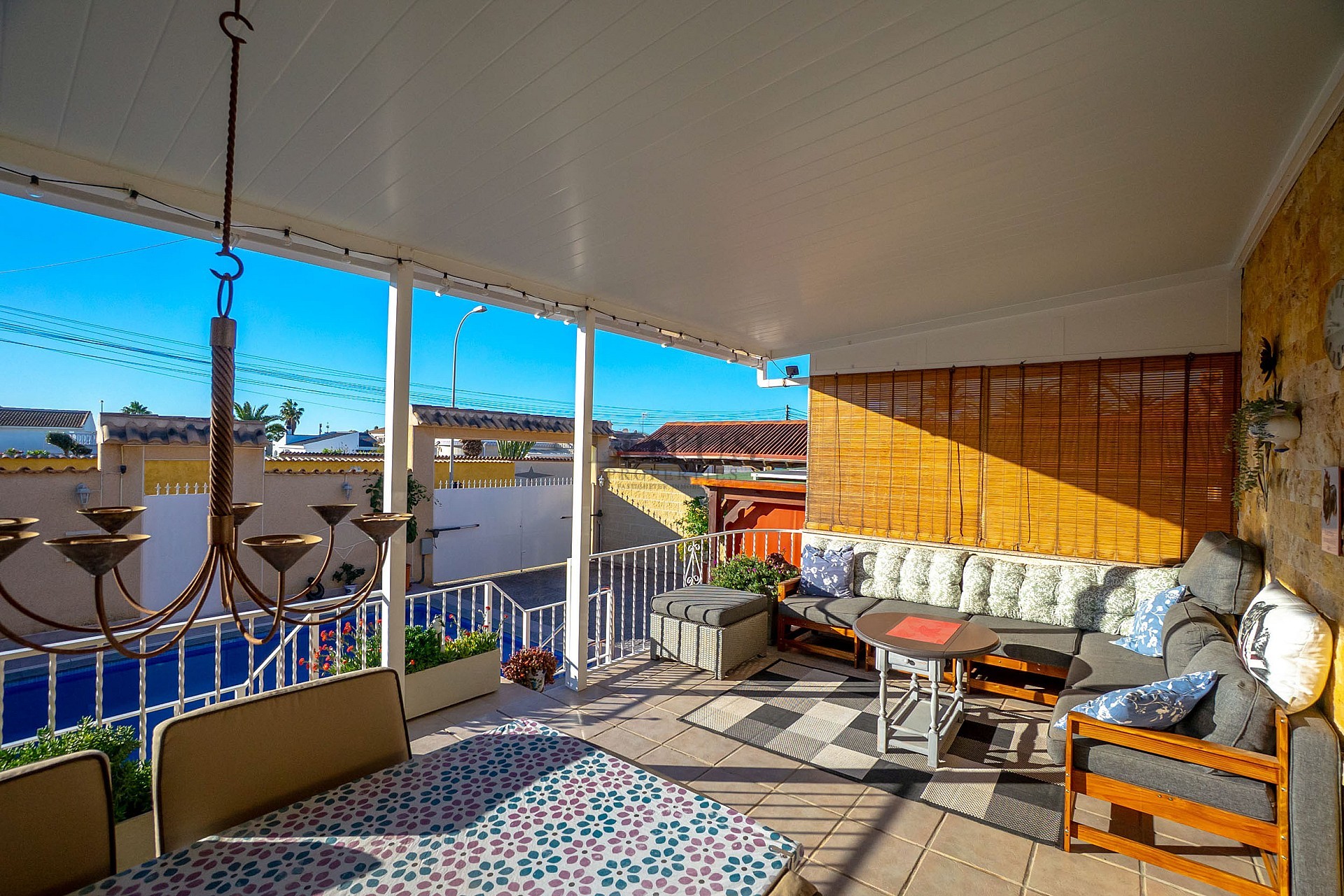 Charmig och välskött villa med 3 sovrum och uppvärmd saltvattenpool - Lotus Properties