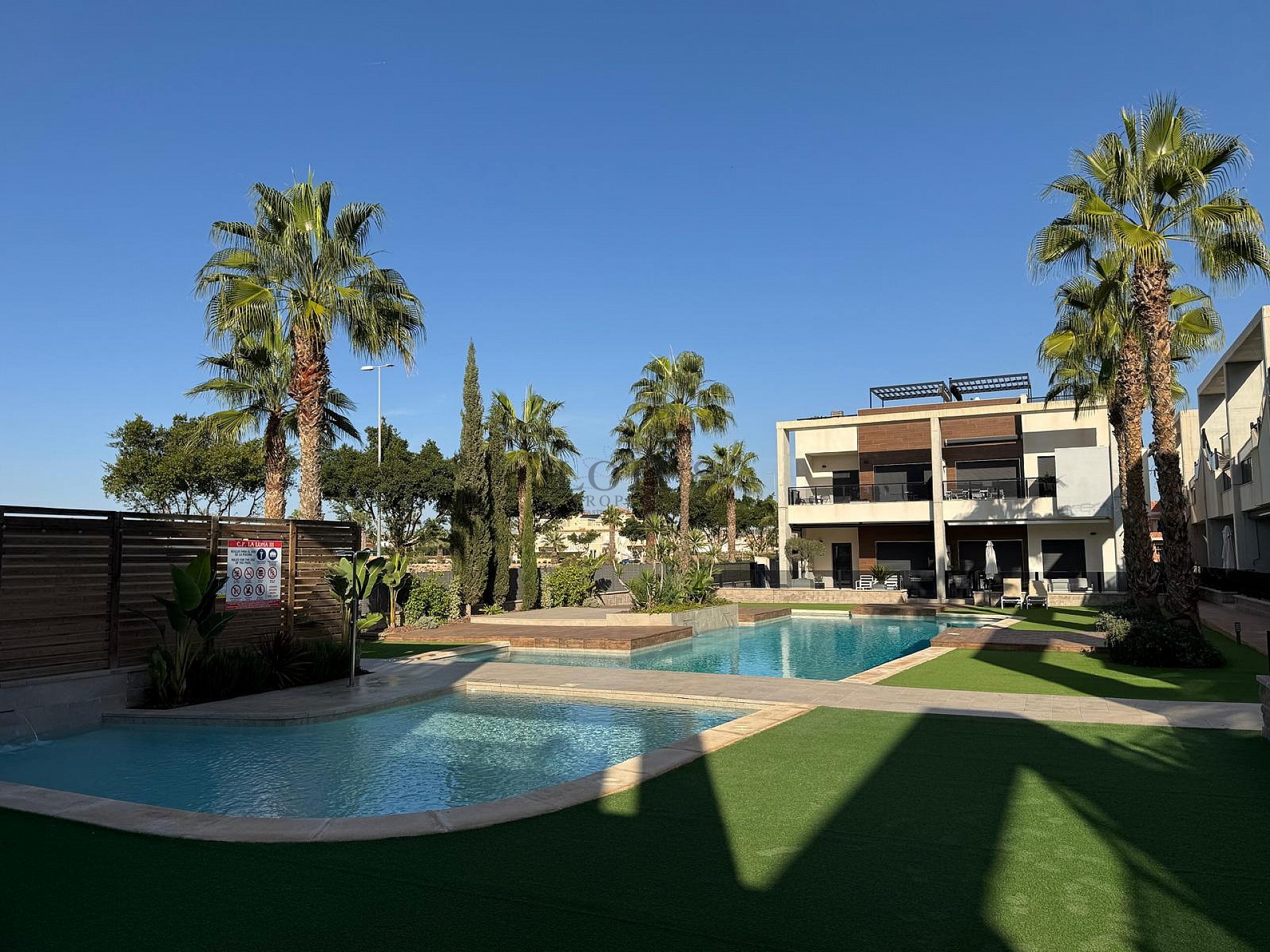 Cozy Ground Floor Bungalow with Modern Amenities in Guardamar del Segura. - Lotus Properties