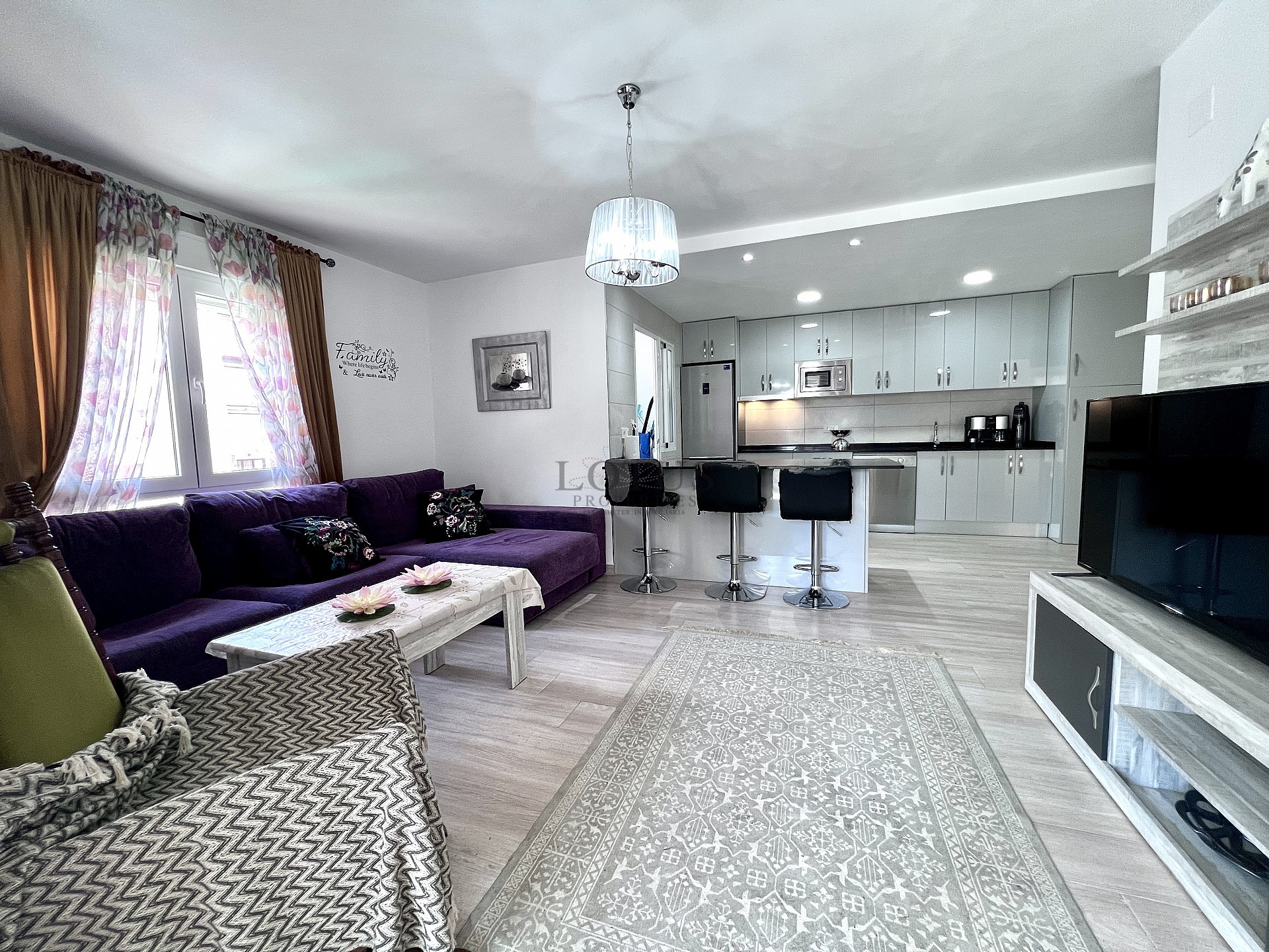 FANTÁSTICO PISO A 30 METROS DEL MAR - Lotus Properties