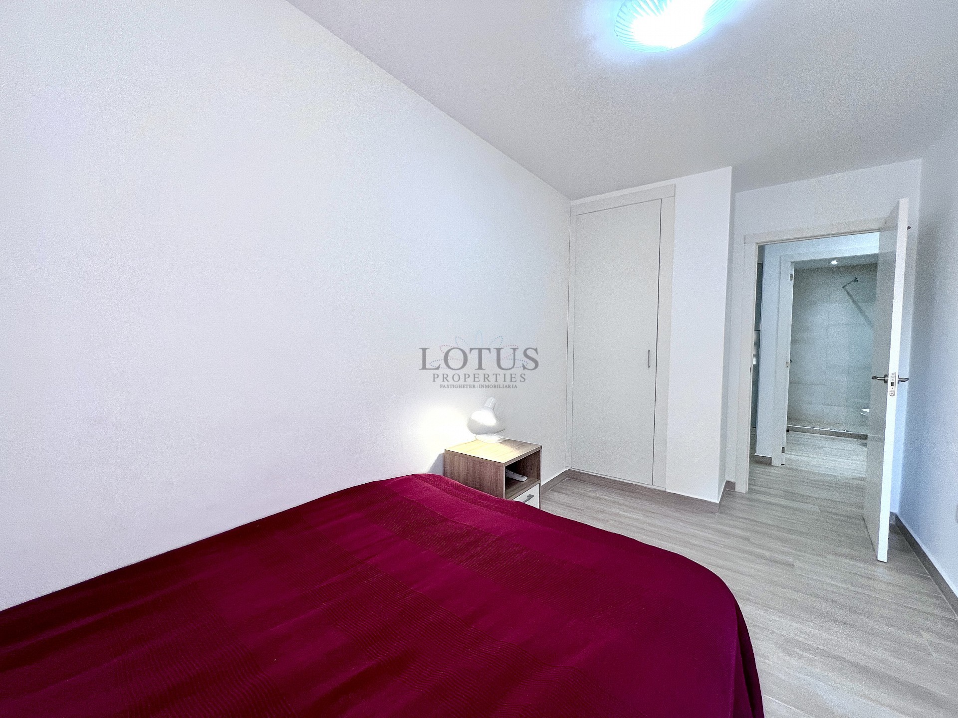 FANTÁSTICO PISO A 30 METROS DEL MAR - Lotus Properties