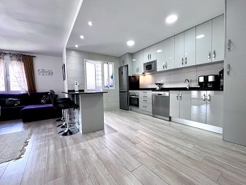 FANTÁSTICO PISO A 30 METROS DEL MAR - Lotus Properties