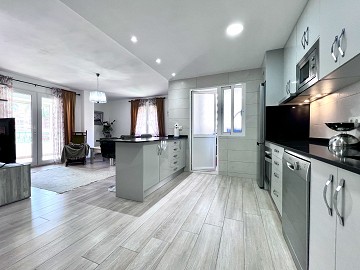 FANTÁSTICO PISO A 30 METROS DEL MAR - Lotus Properties