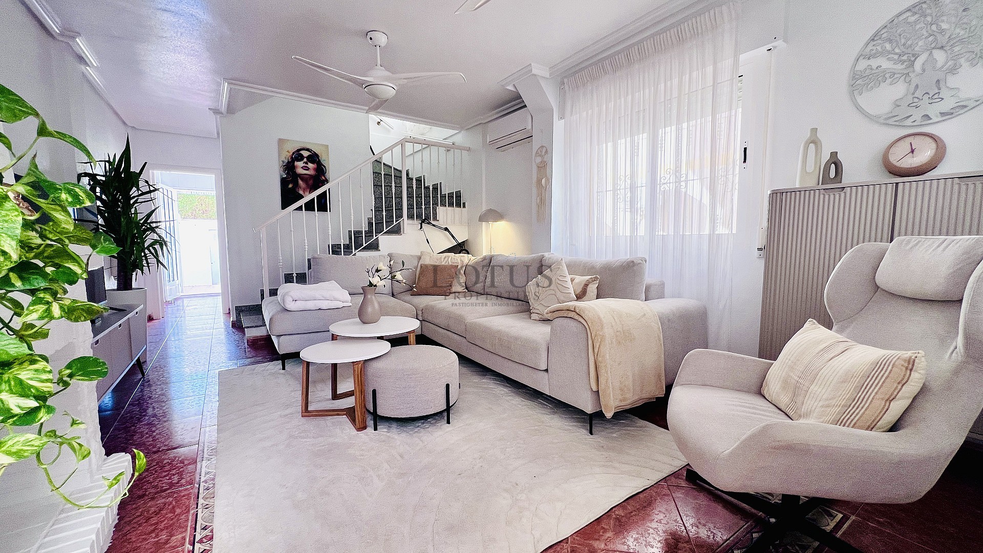 Tu hogar ideal en Villamartin! Casa adosada de tres dormitorios con piscina comunitaria y jardín en esquina - Lotus Properties