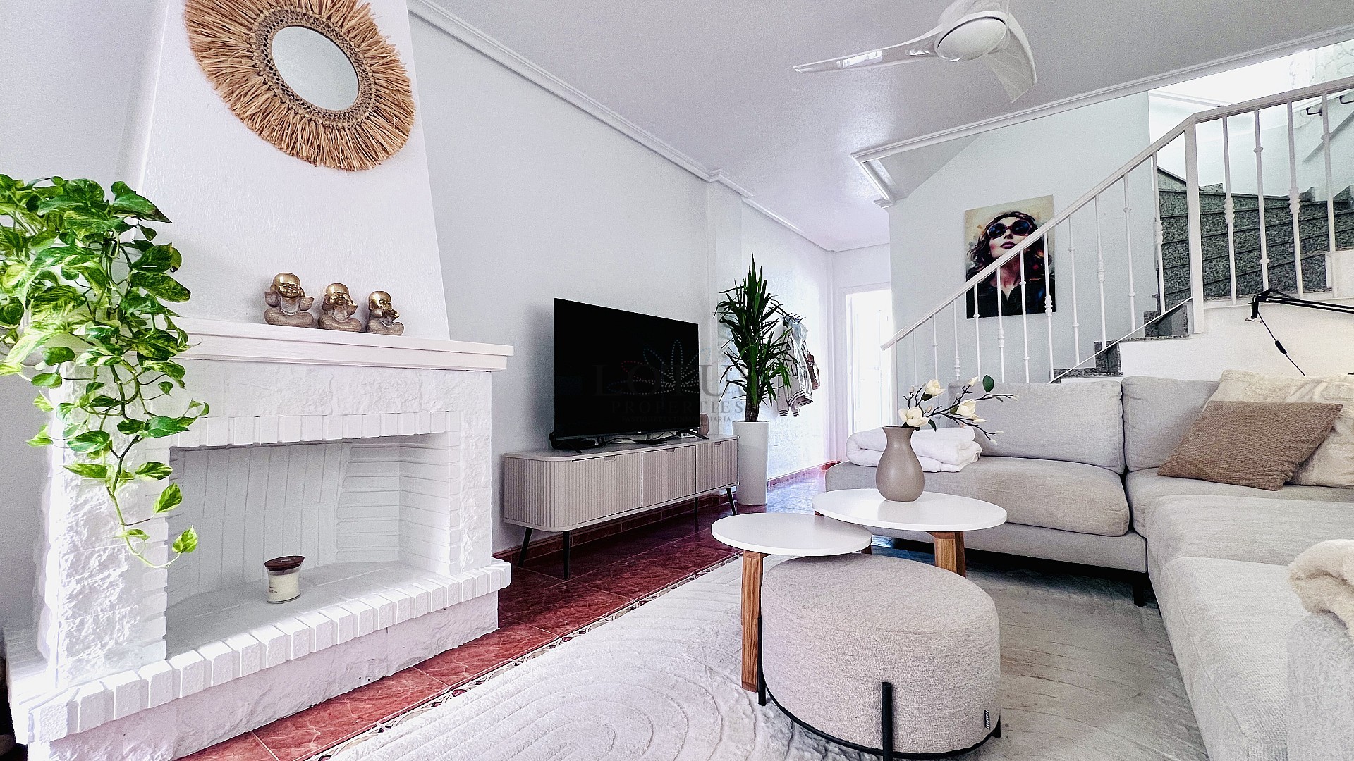 Tu hogar ideal en Villamartin! Casa adosada de tres dormitorios con piscina comunitaria y jardín en esquina - Lotus Properties