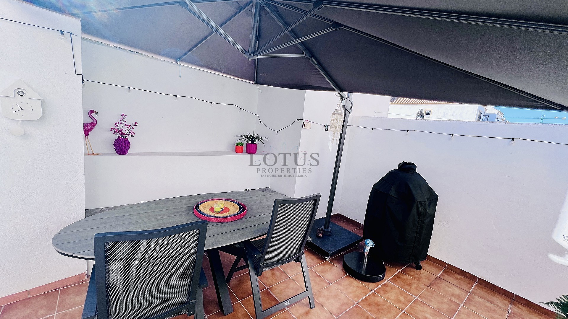 Tu hogar ideal en Villamartin! Casa adosada de tres dormitorios con piscina comunitaria y jardín en esquina - Lotus Properties